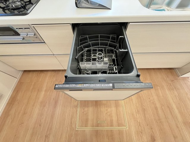 【キッチン】 | 福岡市東区美和台5丁目2期　3号棟（全3棟）【仲介手数料無料・0円】 | 施工例。施工例は完成時と異なる場合があります。