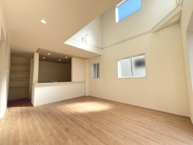 【居間・リビング】 | 福岡市東区美和台5丁目2期　3号棟（全3棟）【仲介手数料無料・0円】 | 施工例。リビングです。施工例は完成時と異なる場合があります。