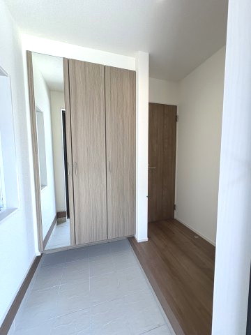 【玄関】 | 福岡市東区美和台5丁目2期　3号棟（全3棟）【仲介手数料無料・0円】 | 施工例。リビングです。施工例は完成時と異なる場合があります。