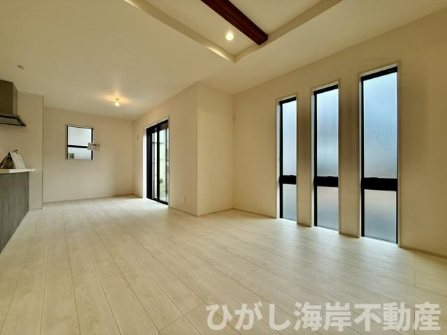 茅ヶ崎市堤　新築戸建の居間・リビング|18.7帖　LDK