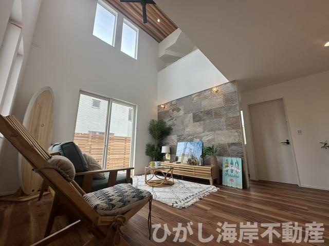 藤沢市本鵠沼４丁目　新築戸建　全3棟の居間・リビング|18.8帖　吹抜付LDK