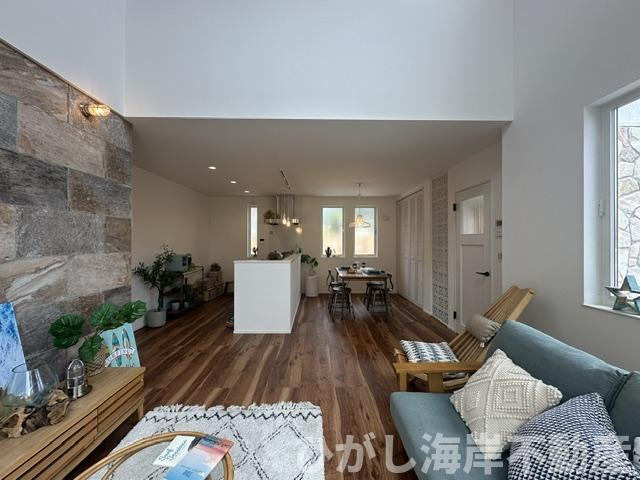 藤沢市本鵠沼４丁目　新築戸建　全3棟のダイニング|18.8帖　吹抜付LDK