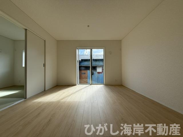 平塚市東真土３丁目　新築戸建の居間・リビング|15帖　LDK