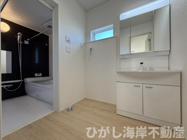 平塚市東真土３丁目　新築戸建の脱衣所|脱衣スペース