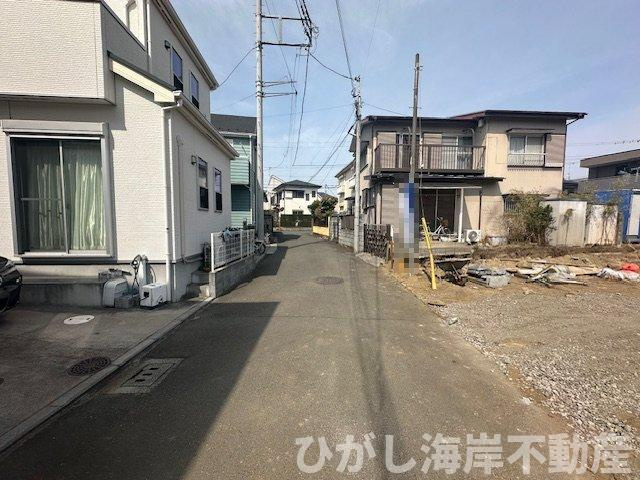 茅ヶ崎市松が丘２丁目　新築戸建　全２棟の前面道路含む現地写真|3月29日撮影　建築中　現地外観