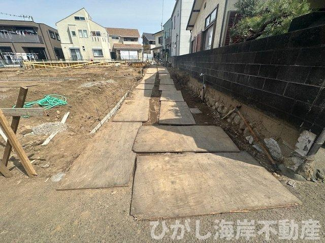 茅ヶ崎市松が丘２丁目　新築戸建　全２棟の駐車場|3月29日撮影　工事中　駐車スペース