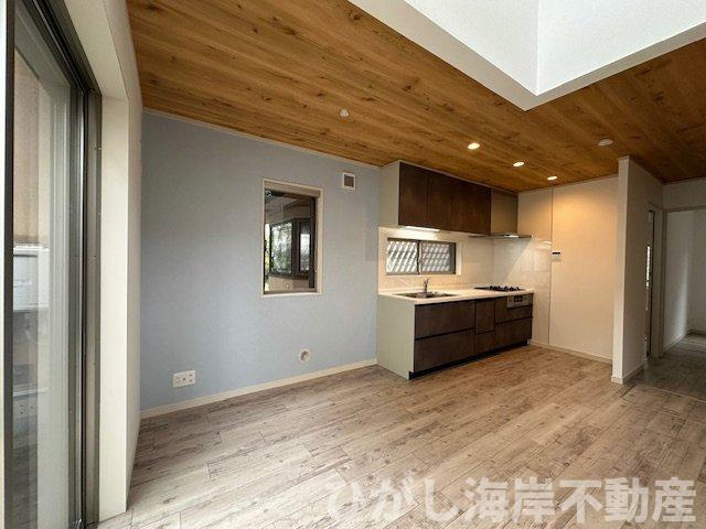 藤沢市辻堂東海岸2丁目　中古戸建のダイニング|新規リフォーム完了！　10帖　吹抜付LDK