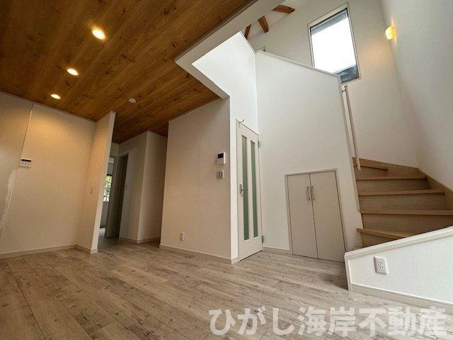 藤沢市辻堂東海岸2丁目　中古戸建の居間・リビング|新規リフォーム完了！　10帖　吹抜付LDK