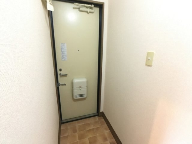 グランディールＭ102の玄関