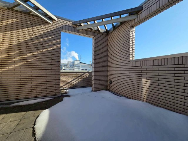鳥取南5丁目<一条工務店様施工>中古住宅のバルコニー