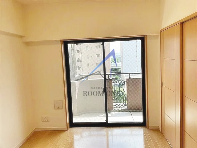 グリフィン横浜・ベイグランデ弐番館の居間・リビング|洋室のお部屋です。