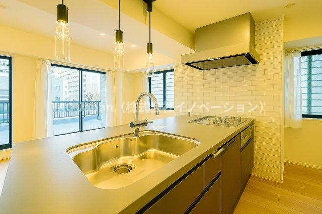ライオンズガーデンヒルズ白山のキッチン|調理中も家族の様子が見渡せる対面キッチン。自然と会話が生まれ、毎日の食事が楽しくなります。