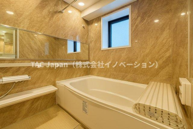 ライオンズガーデンヒルズ白山の浴室|家族みんなの疲れをやさしく包み込む、広々とした癒しのバスルーム。ゆったりとくつろげる空間で、日々のストレスもすっと解きほぐされる、心身ともにリラックスできるひとときをお届けします。