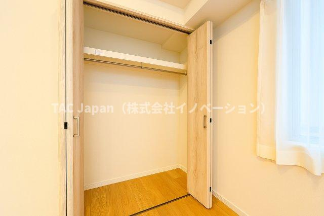 ライオンズガーデンヒルズ白山の収納|収納力抜群のクローゼットが、お部屋をいつもすっきりと整えてくれます。見た目も美しく、生活感を上手に隠しながら、快適で居心地の良い空間を実現。日々の暮らしをもっと豊かに彩ります。