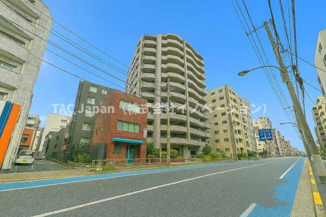 ライオンズガーデンヒルズ白山の外観|ただいま、と家に帰るたびに心がほっと安らぐ、美しく誇らしい外観デザイン。温かみと上質さが絶妙に調和し、家族を迎える誇り高い表情を見せます。街並みにも映える佇まいは、安心感と豊かさをもたらしてくれます。