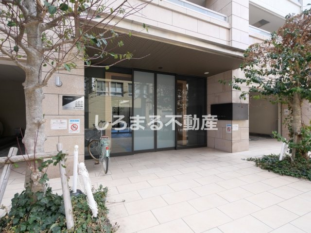 ドゥーエ谷町のエントランス