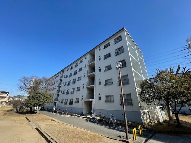 船橋ハイツ2号棟の外観