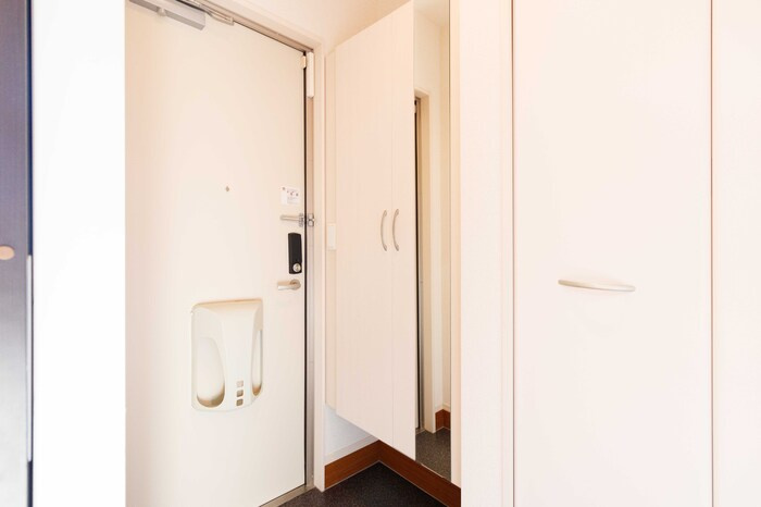 Ｄ－ｒｏｏｍ小矢部　A棟の玄関