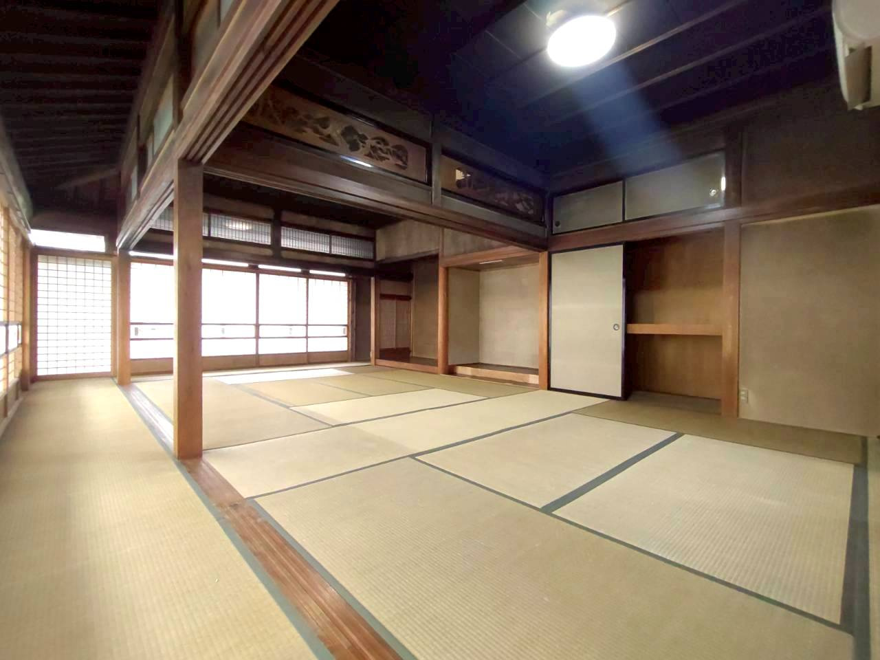 上福原5丁目中古戸建+離れの和室|和室20.5帖の大空間になります。