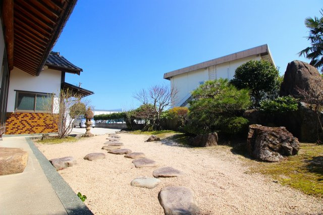上福原5丁目中古戸建+離れの内装|【主たる建物：母屋】
窓も多く採光もとれた明るい空間になります。