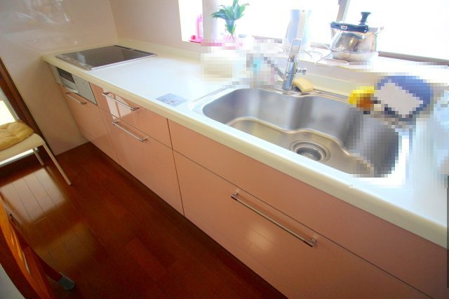 上福原5丁目中古戸建+離れのキッチン|【主たる建物：母屋】
システムキッチンになります。現在も使用しており、そのまま使用も可能になります。
