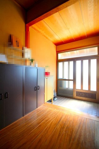 上福原5丁目中古戸建+離れの玄関|【主たる建物：母屋】
和風の広い玄関になります♪
