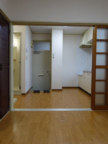 コーポさつきの玄関