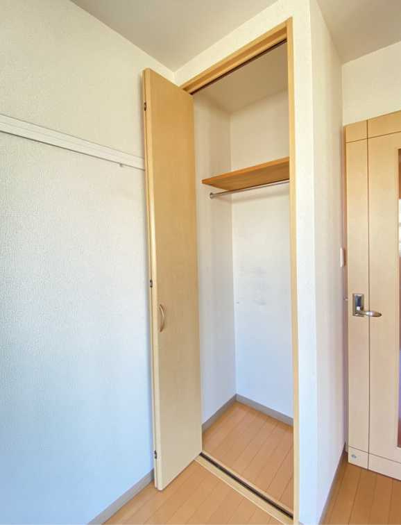 ドエル下馬　南東角部屋　独立洗面台　オートロックの収納