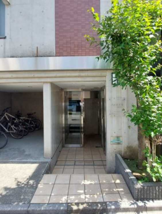 ドエル下馬　南東角部屋　独立洗面台　オートロックのエントランス