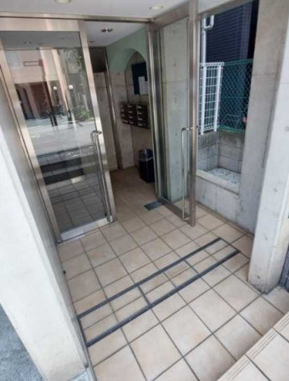 ドエル下馬　南東角部屋　独立洗面台　オートロックのロビー