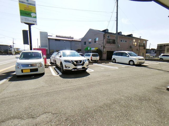 岩田マンション203の駐車場