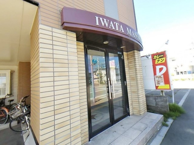岩田マンション203のエントランス
