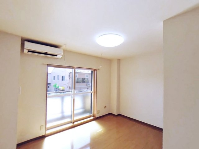 岩田マンション203の居間・リビング