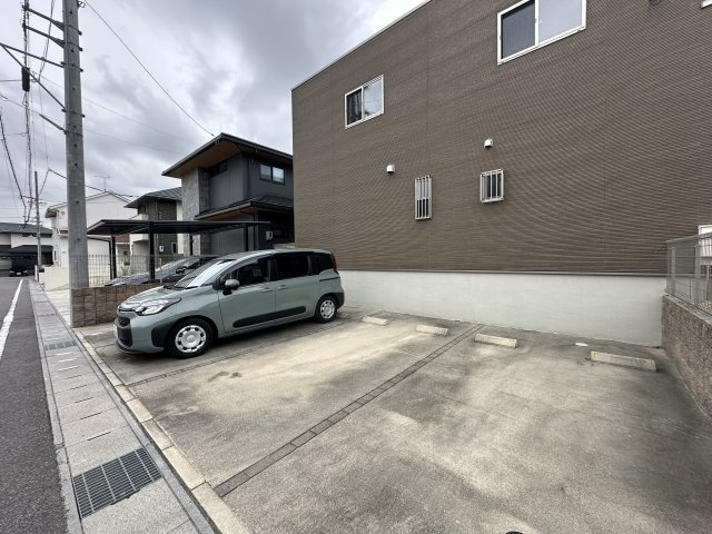 アルバ・カーサの駐車場