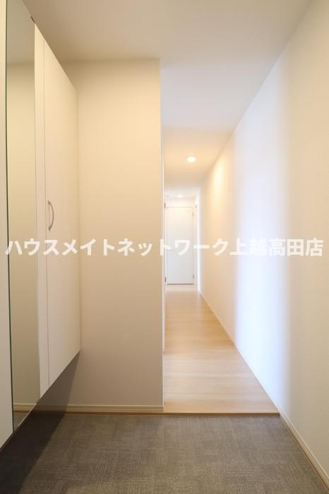 ラトン・ラヴールの玄関|玄関