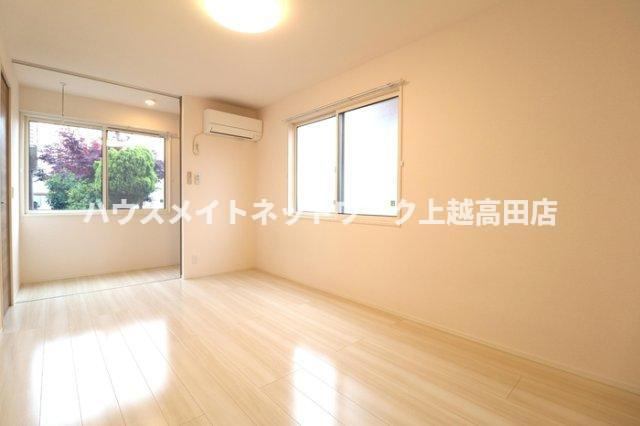 インサイドモートの居間・リビング|洋室