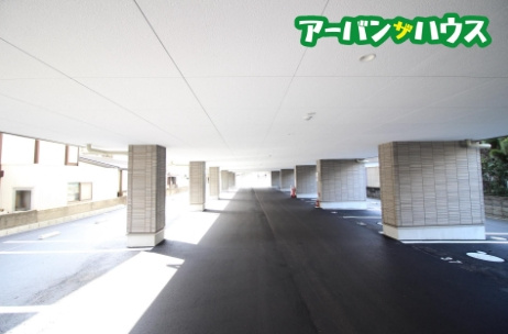 wisteriaの駐車場