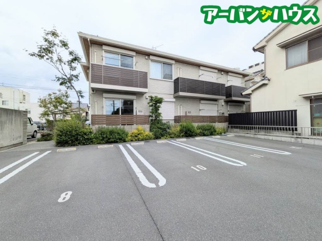 シャーメゾンコンソラータの駐車場