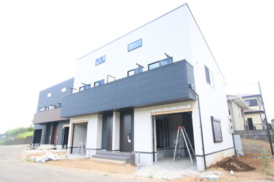 ガレージのあるテラスハウス♪（建築中）