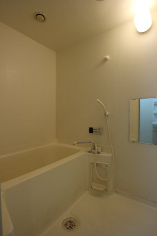 JOYFUL TOWN SODAの浴室|※別のお部屋の写真です。反転間取り。