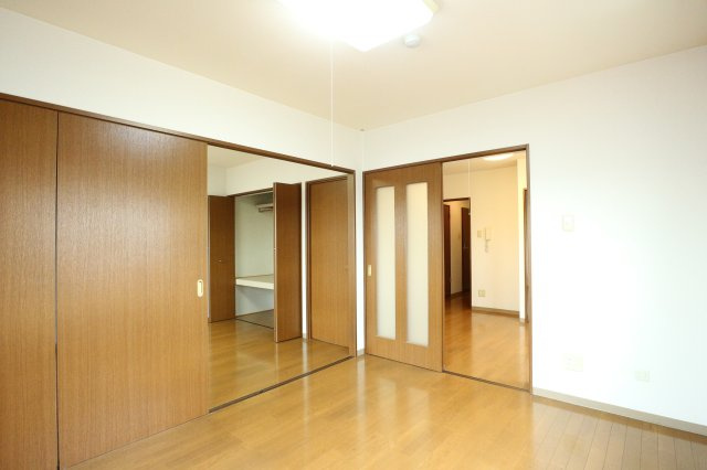 JOYFUL TOWN SODAの居間・リビング|※別のお部屋の写真です。反転間取り。