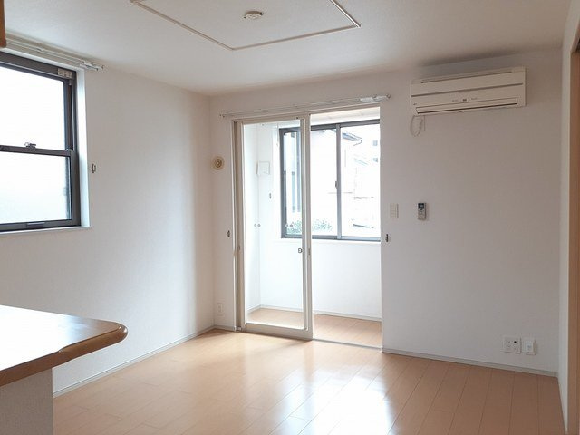 クロッシングⅡＡの居間・リビング|こちらの居間で趣味の時間をお楽しみください