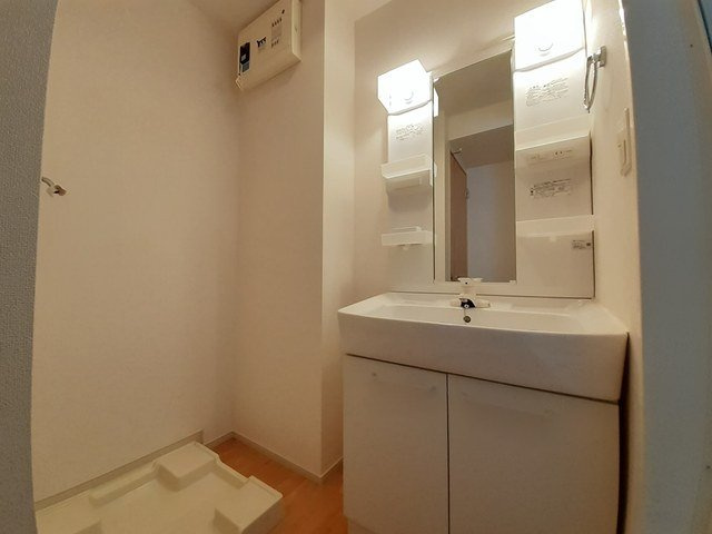 クロッシングⅡＡの洗面所|忙しい朝には欠かせない洗面所です