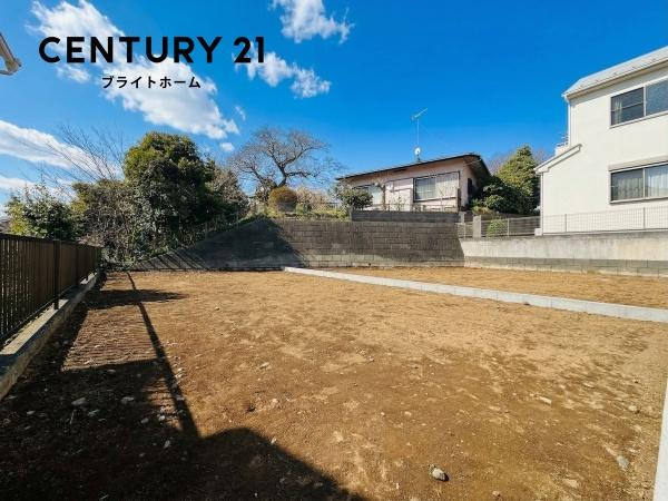 横浜市神奈川区旭ケ丘の新築一戸建の外観|同仕様物件もご案内をさせて頂きます。
お車でご自宅まで送迎承ります。