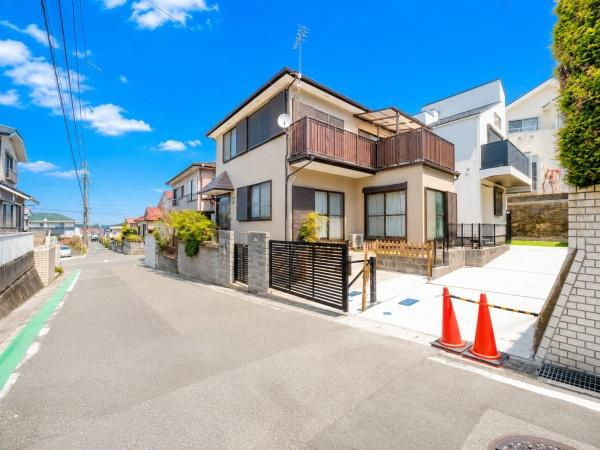 横浜市戸塚区南舞岡２丁目の新築一戸建の前面道路含む現地写真|車通りが少ない為、小さなお子様にも安心です。
是非一度、現地へ起こしください。