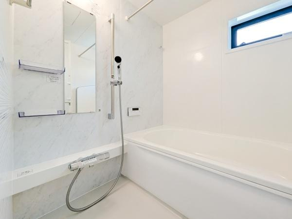 横浜市戸塚区南舞岡２丁目の新築一戸建の浴室|窓付きの浴室です。
このバスルームで一日の疲れを癒してください！