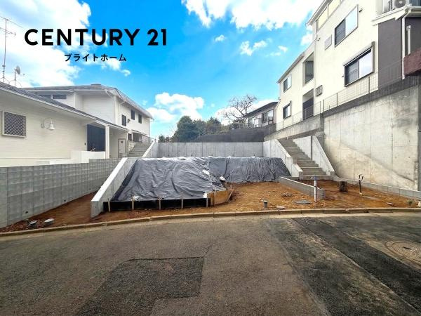 横浜市神奈川区旭ケ丘の新築一戸建の外観|同仕様物件もご案内をさせて頂きます。
お車でご自宅まで送迎承ります。
