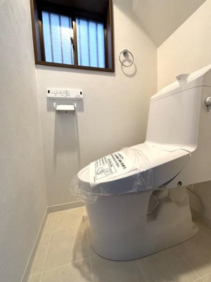 【トイレ】 | 【11日(土)・12日(日)見学可】草加市八幡町・戸建 | ウォシュレット付きのトイレです♪