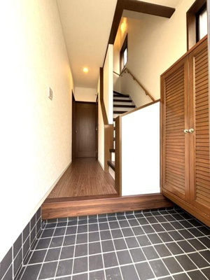 【玄関】 | 【11日(土)・12日(日)見学可】草加市八幡町・戸建 | 靴がたくさん収納できるシューズボックス！