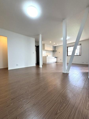 【居間・リビング】 | 【11日(土)・12日(日)見学可】草加市八幡町・戸建 | 日当たり良好な18帖のリビング♪